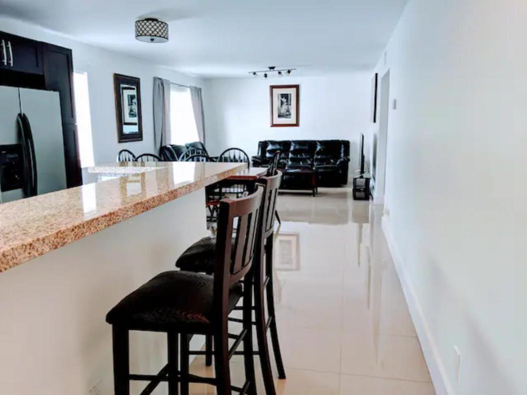 A4 - Endless Summer Rentals - Downtown Apartment Near Park, Ports, And Beach Fort Lauderdale Exterior photo